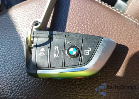 2016 BMW X1 xDrive28I z USA, uszkodzony, nr VIN WBXHT3C33G5F67436